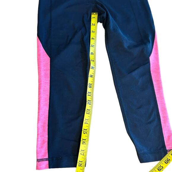 Athleta Splits Revelation Capri in Black/Coral Sizzle- Small - Picture 5 of 9